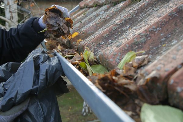 Commercial Gutter Unclogging in Iowa City
