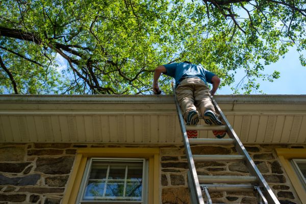 Industrial Gutter Cleaning in Iowa City